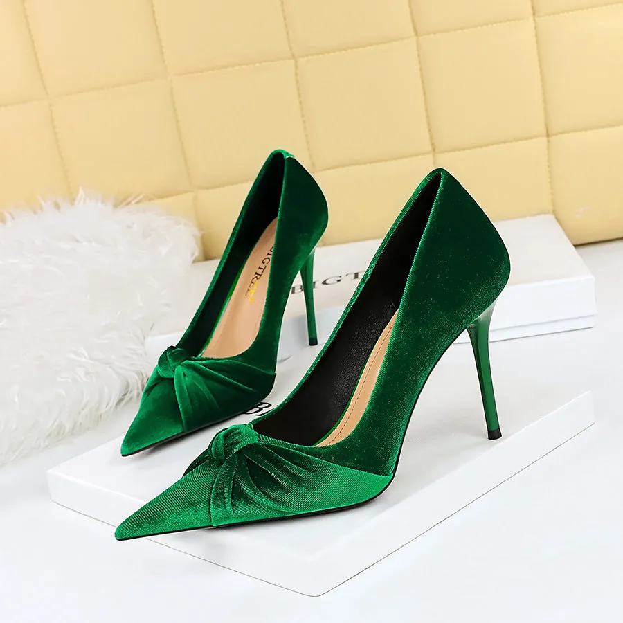 Delicate and Pointed Suede Butterfly Bow Single Shoes