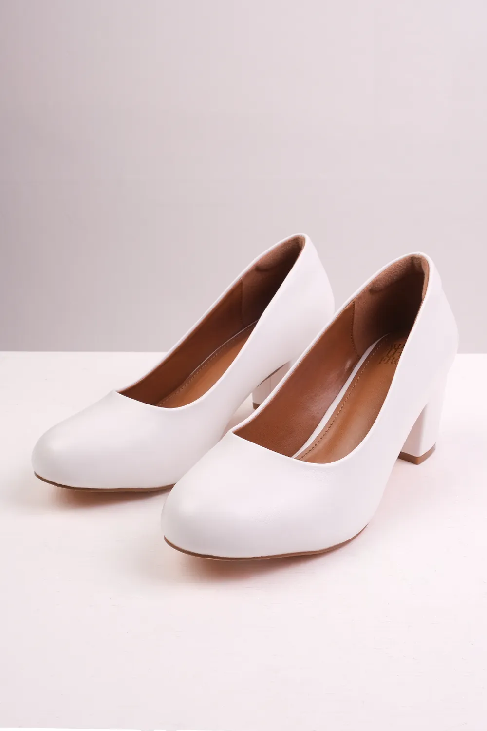 MELROSE MID BLOCK HEEL COURT SHOES IN WHITE FAUX LEATHER