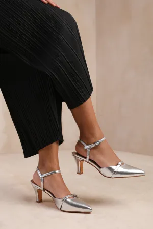 MEMPHIS LOW HEEL WITH MULTI BUCKLE DETAIL IN SILVER